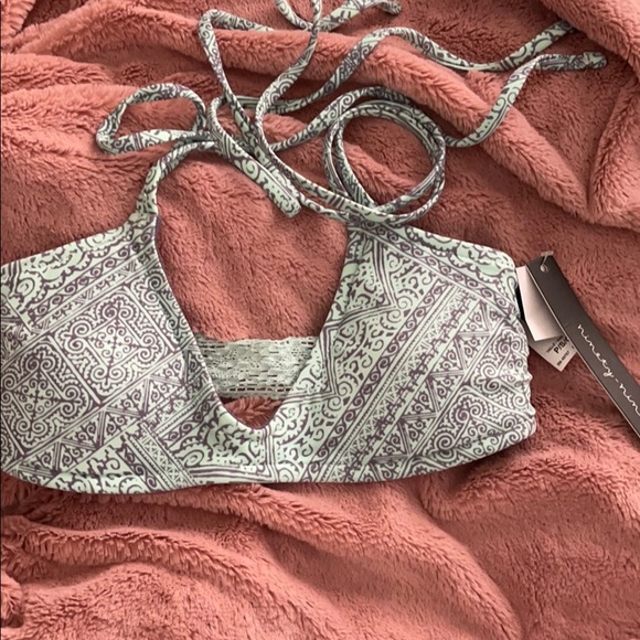 Bikini Set - Picture 1 of 4